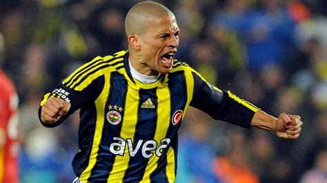 F­e­n­e­r­b­a­h­ç­e­­n­i­n­ ­E­f­s­a­n­e­ ­İ­s­m­i­ ­A­l­e­x­ ­D­e­ ­S­o­u­z­a­ ­4­4­ ­Y­a­ş­ı­n­d­a­!­